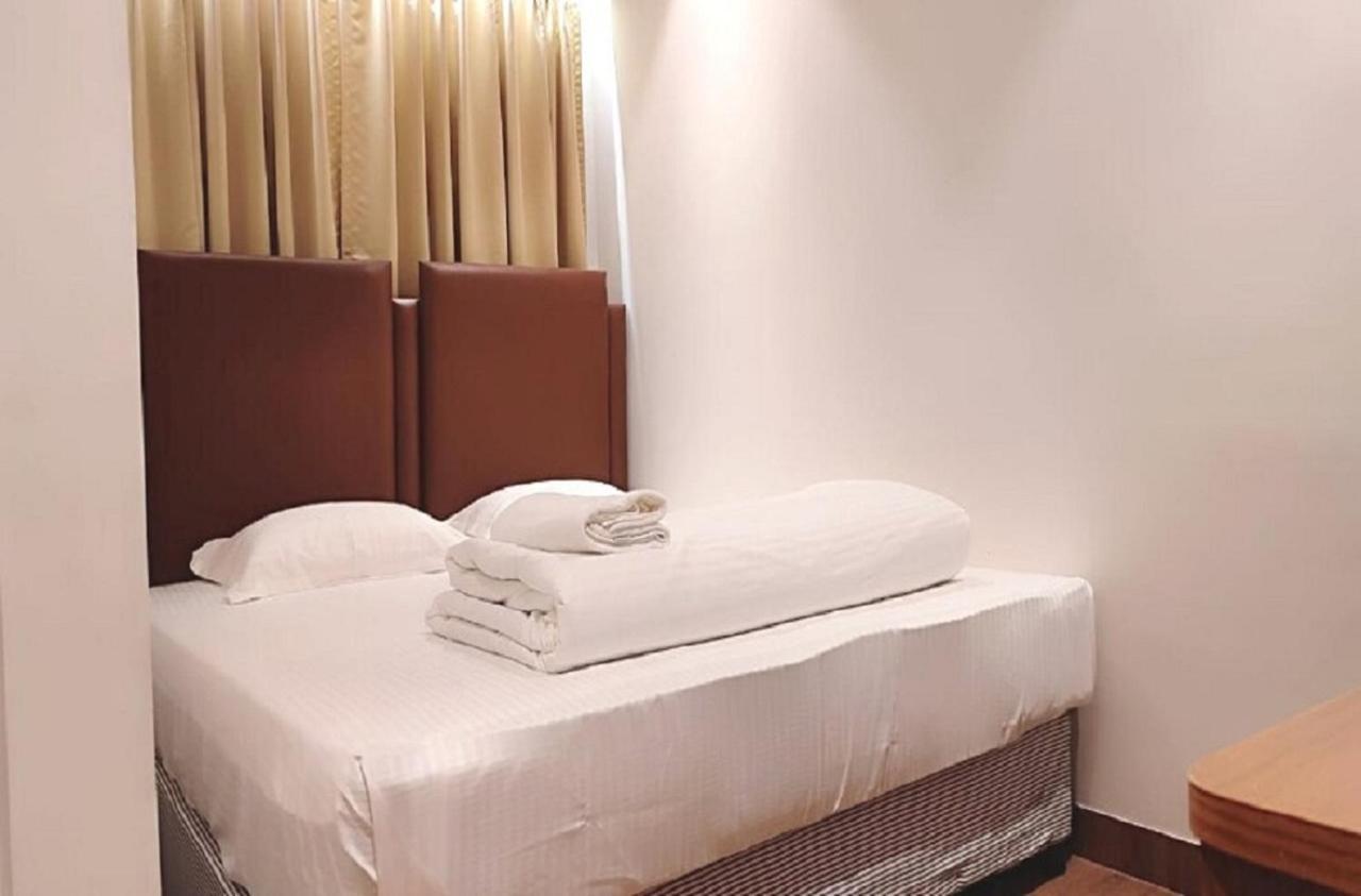 Staymaker Hotel Mohan Palace Baharampur Exterior photo