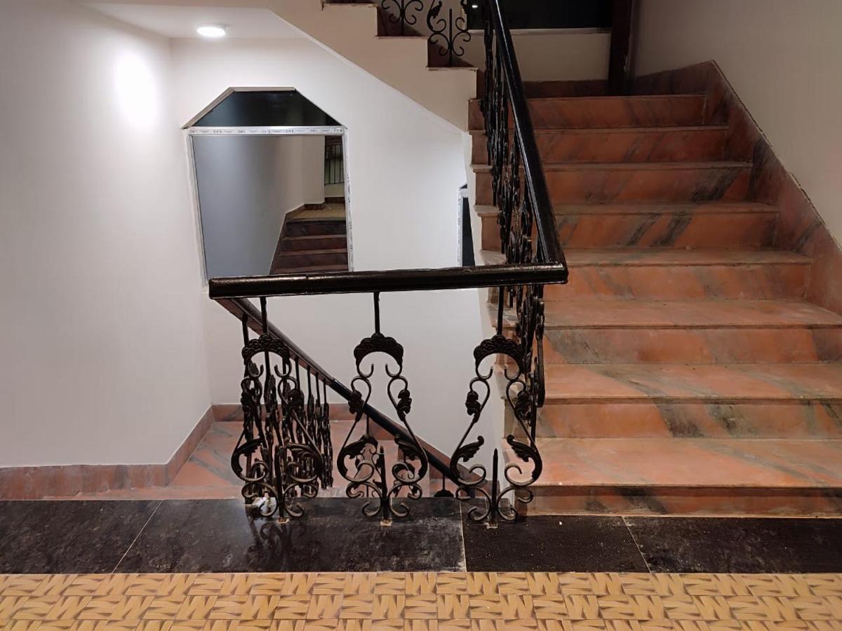 Staymaker Hotel Mohan Palace Baharampur Exterior photo