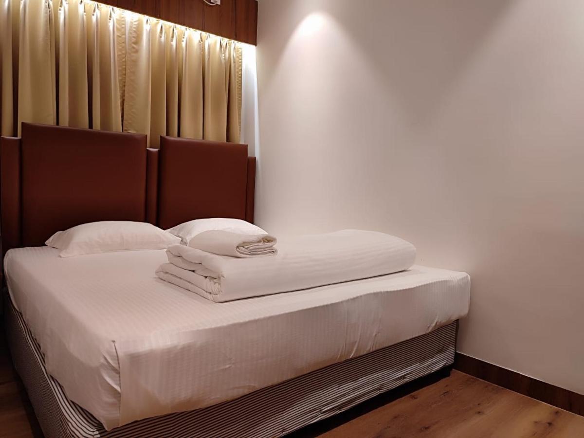 Staymaker Hotel Mohan Palace Baharampur Exterior photo