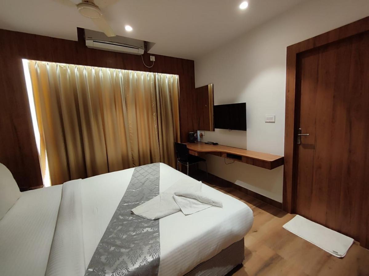 Staymaker Hotel Mohan Palace Baharampur Exterior photo