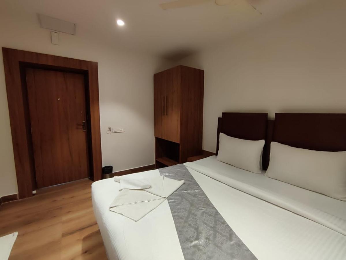 Staymaker Hotel Mohan Palace Baharampur Exterior photo
