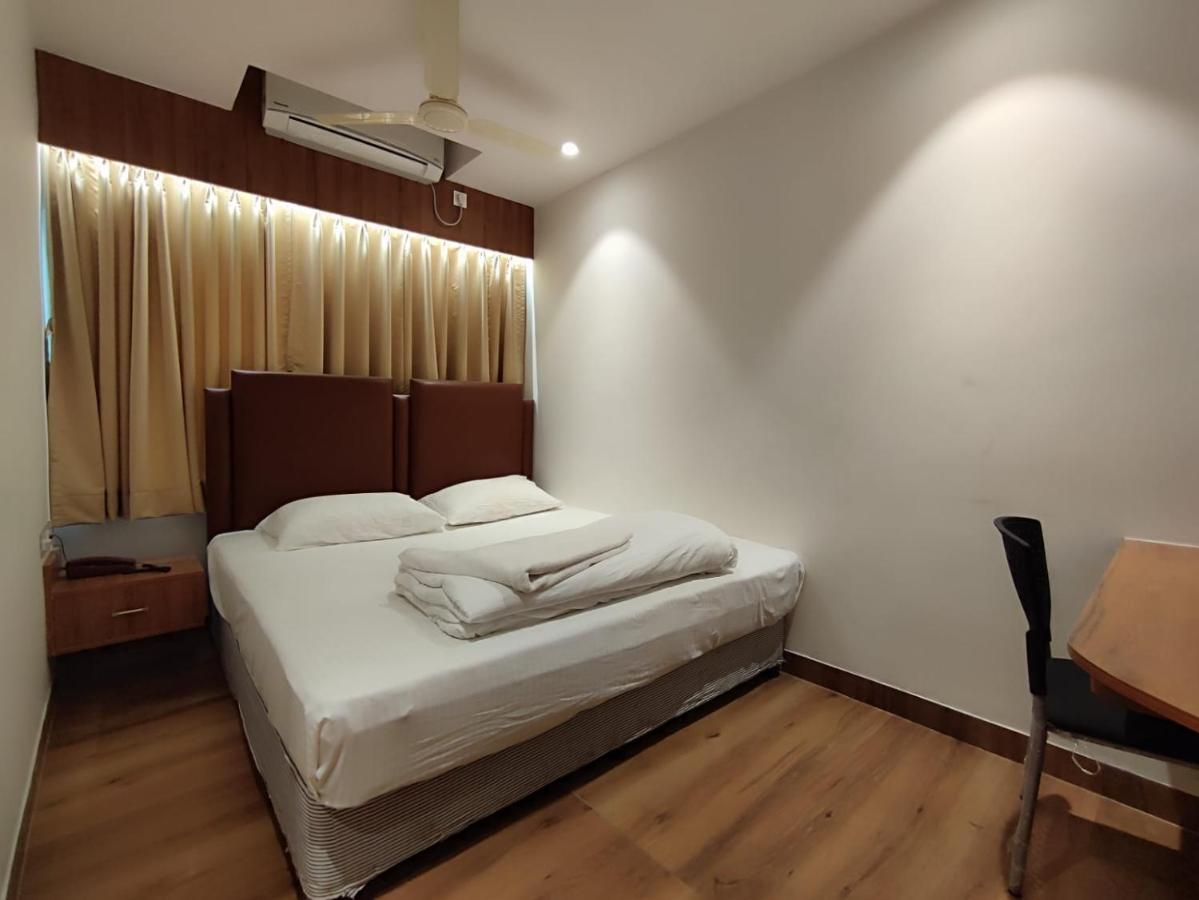 Staymaker Hotel Mohan Palace Baharampur Exterior photo