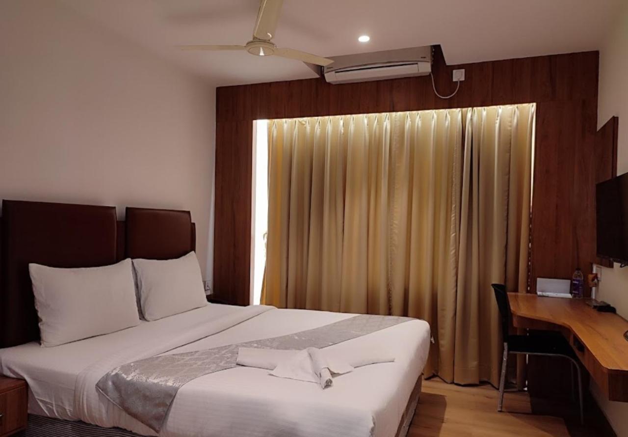 Staymaker Hotel Mohan Palace Baharampur Exterior photo